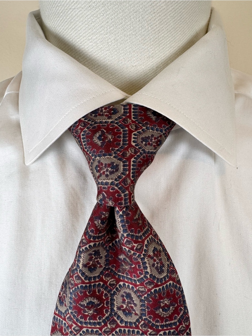 Bert Pulitzer Men’s Necktie Red & Blue Medallion 100% Silk Tie Made in USA
